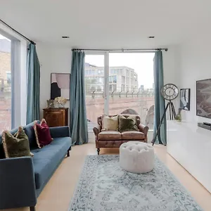 A Starry Starry Night - Borough - By Frankie Says Holiday home London